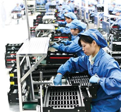 Assembly line: While many viable

products are currently manufactured in China’s factories,

North American hot tub professionals worry about the quality of

portable spas made there.