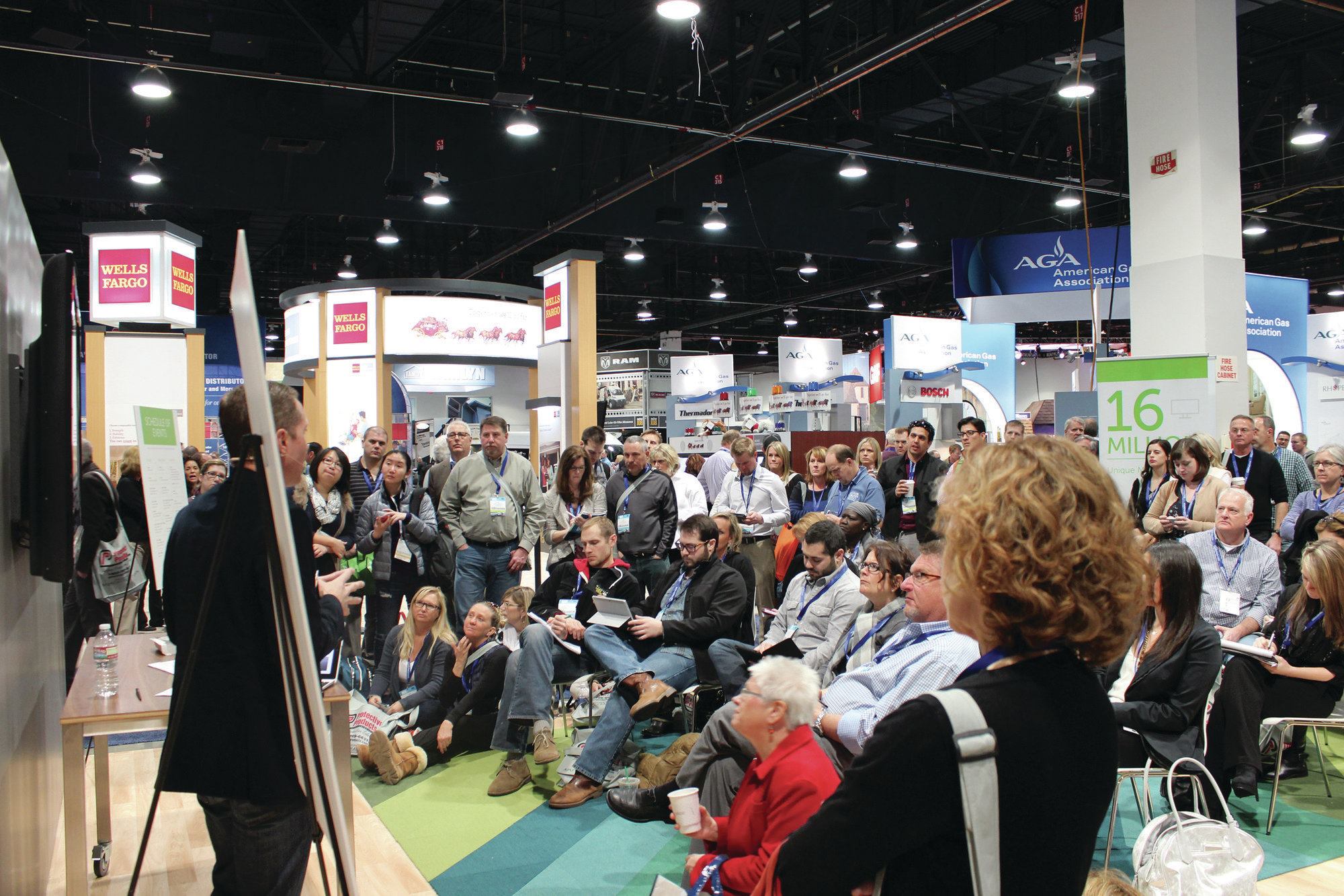 Houzz party: For the first time, Houzz will have a presence at the 2014 PSP Expo. The Houzz booth at the 2014 NAHB Intl. Builders’ Show buzzed with activity, including in-booth seminars.