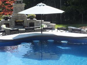 To ensure a proper fit, vinyl installer Eric Johnson and his wife painstakingly took a combination of A/B measurements on the top and bottom of the pool and straight measurements between the benches and bar stools.