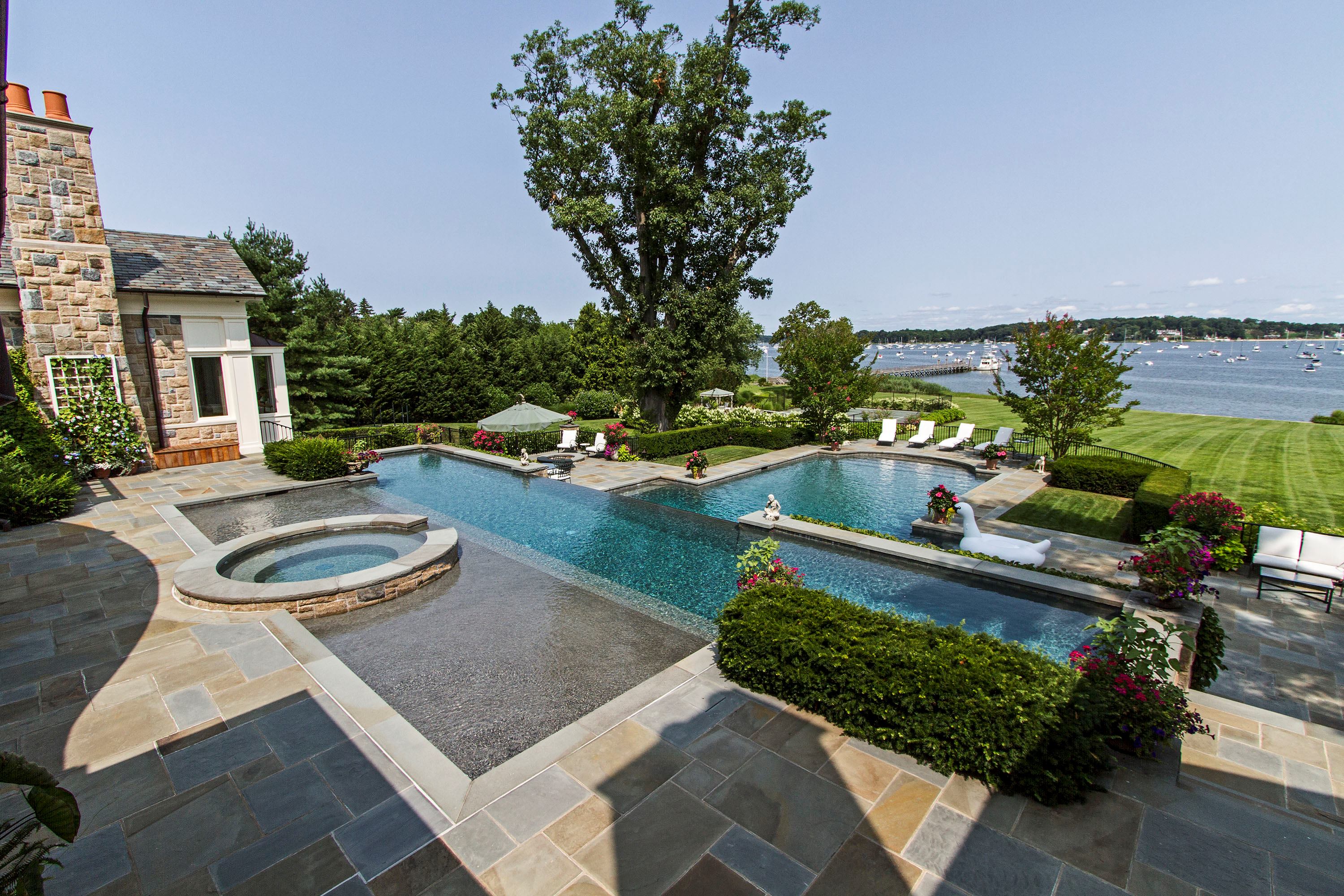 Special recognition was given to the Judge’s Choice Best of Competition Award Winner Haven Pools of Huntington, N.Y. This award is presented to a company based on its entire build process as well as the completed work.