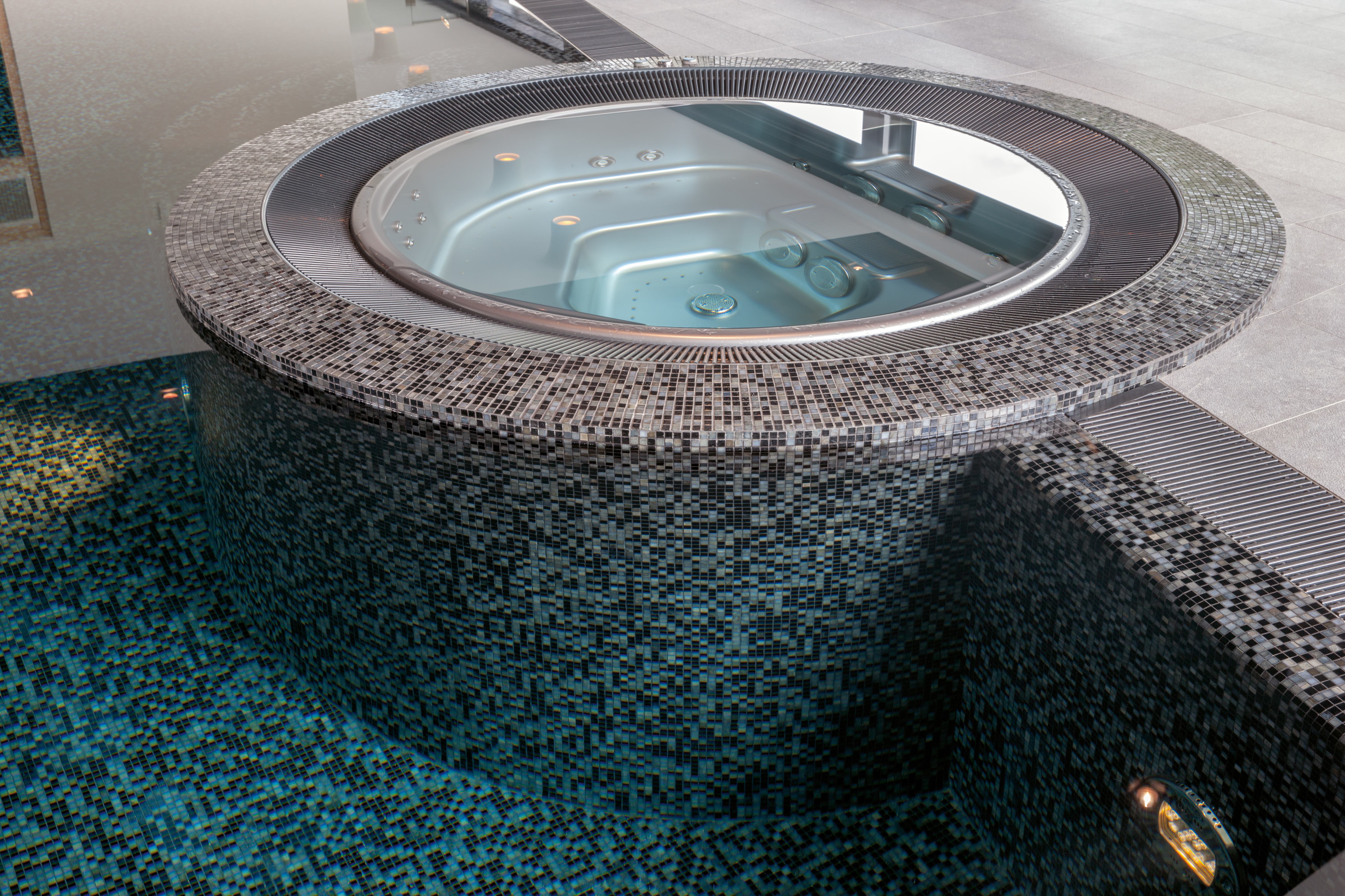 Fertigschwimmbecken von RivieraPool Fertigschwimmbad GmbH, Fertigbecken, Fertigpool, Gartenpool, Naturpool, Schwimmteiche, Whirlpools, individuelle Pools, Deutschland, Europa, International, Luxus, Qualität, Funktion, Design, © (c) www.rivierapool.de / RivieraPool Fertigschwimmbad GmbH, Klöcknerstraße 2, 49744 Geeste. Andere Verwendung bedarf der Zustimmung durch die RivieraPool Fertigschwimmbad GmbH nach schriftlichen Anfrage an die RivieraPool Fertigschwimmbad GmbH z.Hd. Hr. Uwe Rengers. Die schriftliche Bildanforderung regelt die Bildverwendung sowie die Angabe der RivieraPool Fertigschwimmbad GmbH als Bildquellenverweis. --- Keine Rechte Dritter verfuegbar; no third party rights available. Bild ist honorarpflichtig.