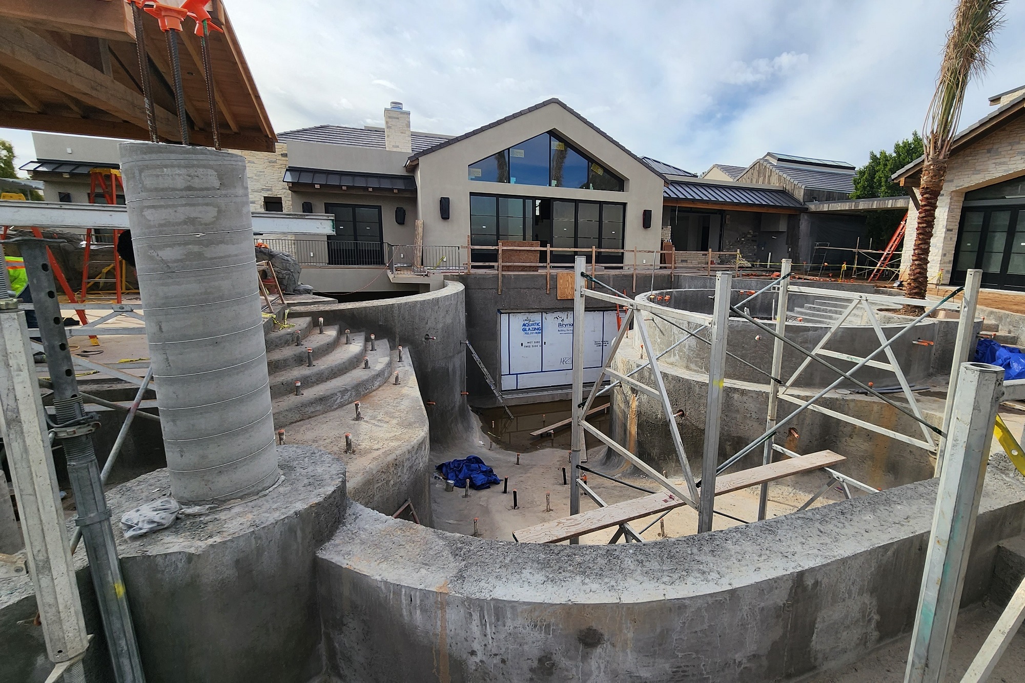 The main pool is seen from another angle. 