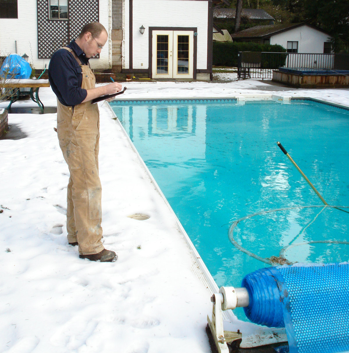 Steve Goodale, of SwimmingPoolSteve.com, measures a liner for replacement in Ontario, Canada, where it is well below freezing for much of the winter.