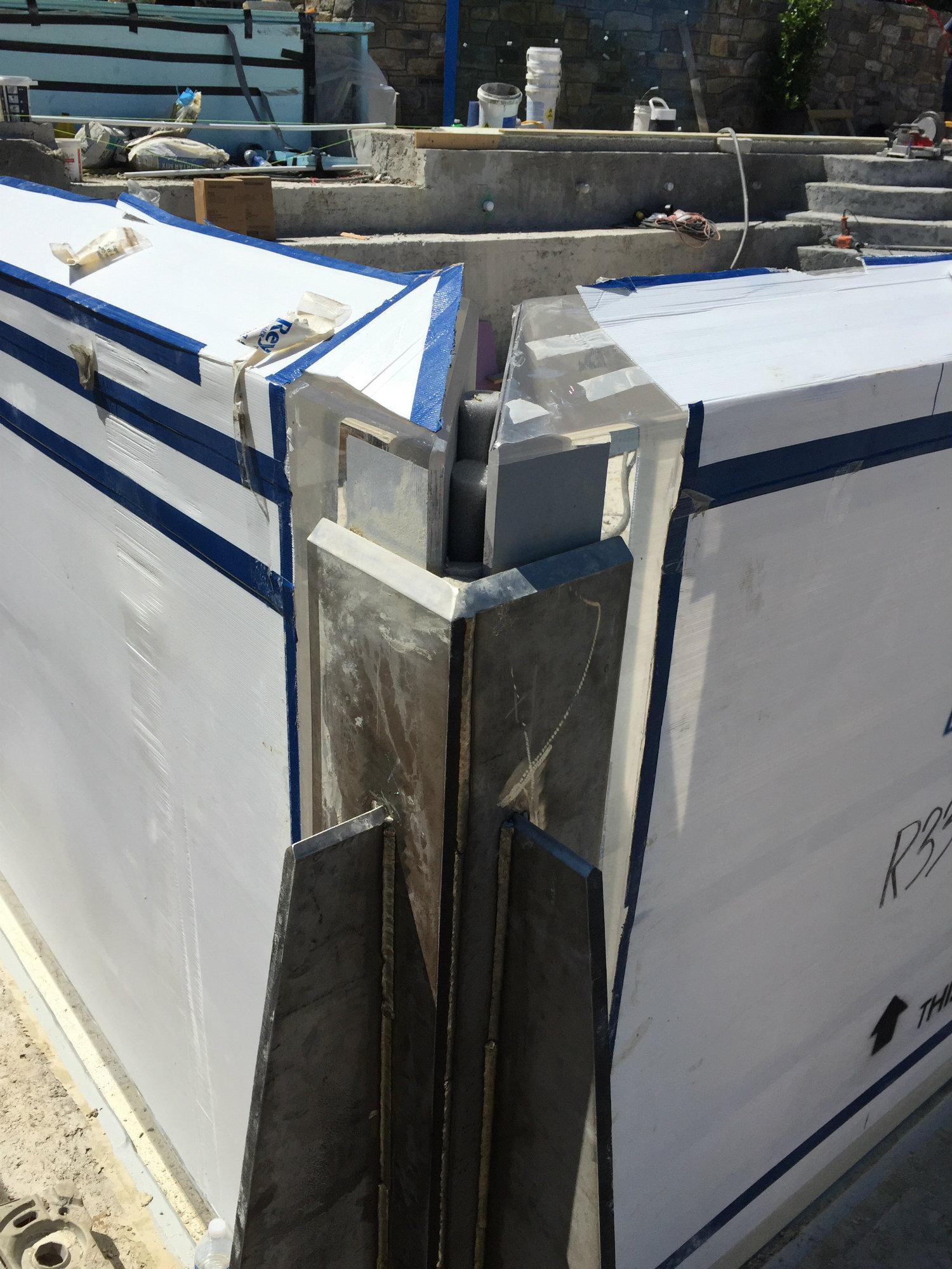 The substantial mullion, made of 3/4-inch stainless steel, holds the panels in place.