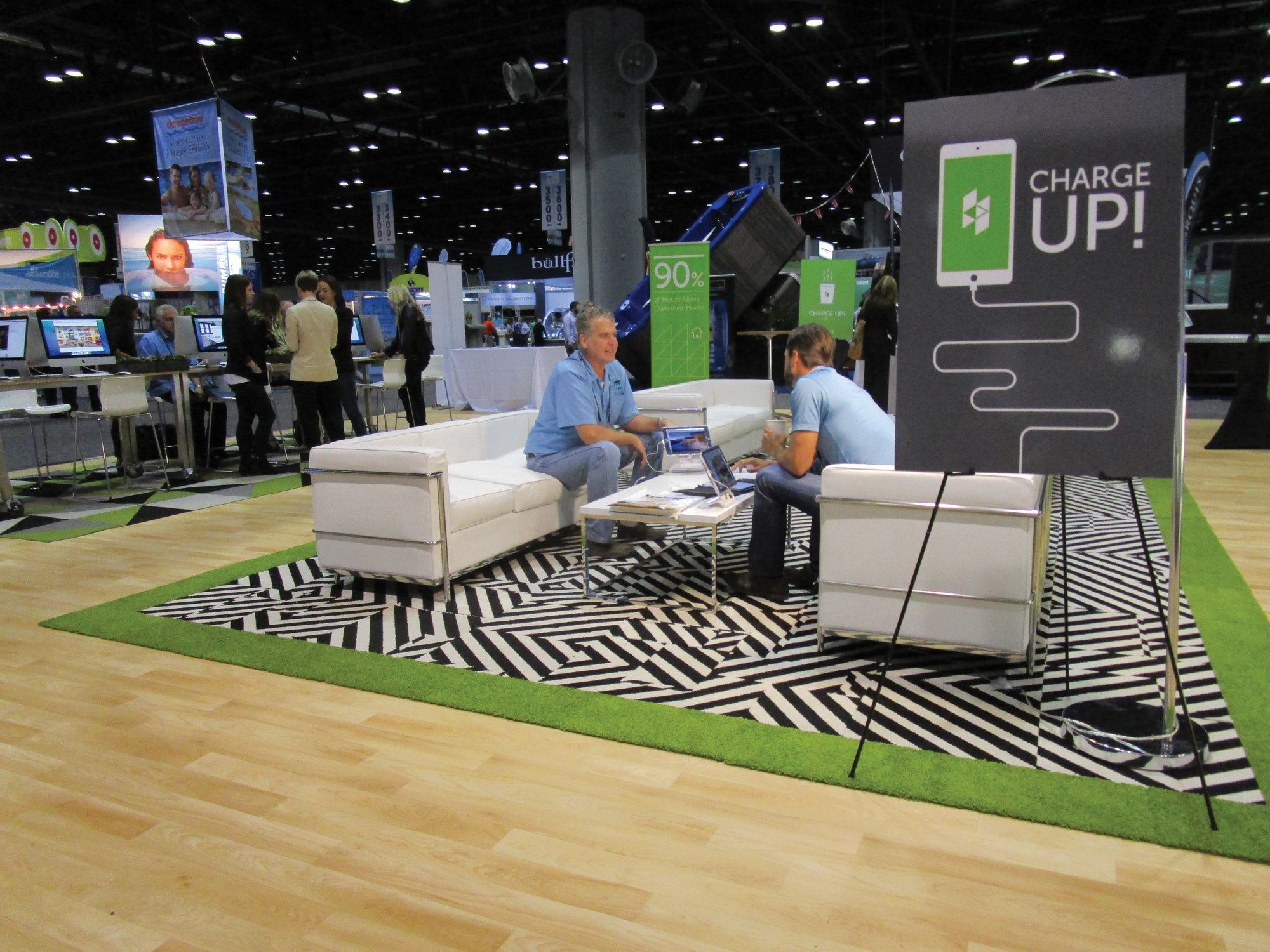 The Houzz booth invites attendees to learn Web skills, recharge.