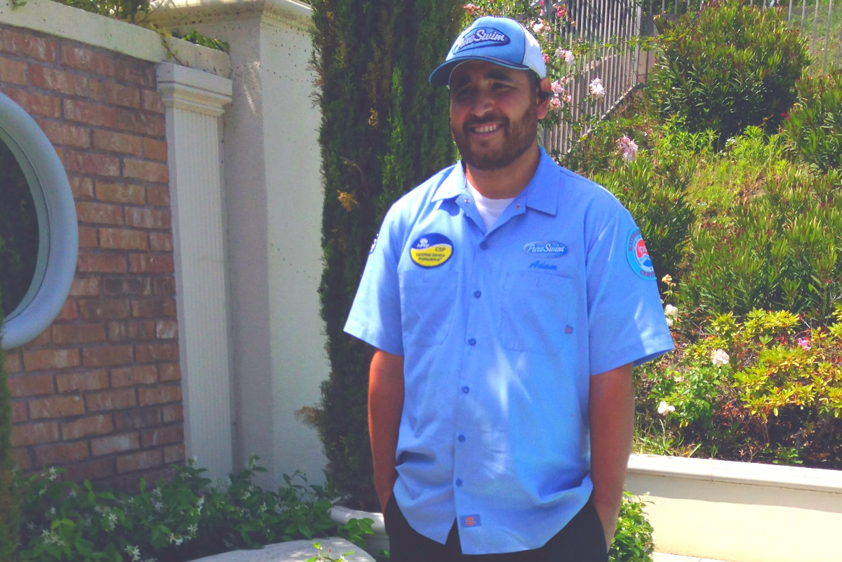 The Dickie's work shirt — accept no substitute! The ensemble is classic working-man. The APSP and IPSSA patches give the homeowner confidence in their contractor. 