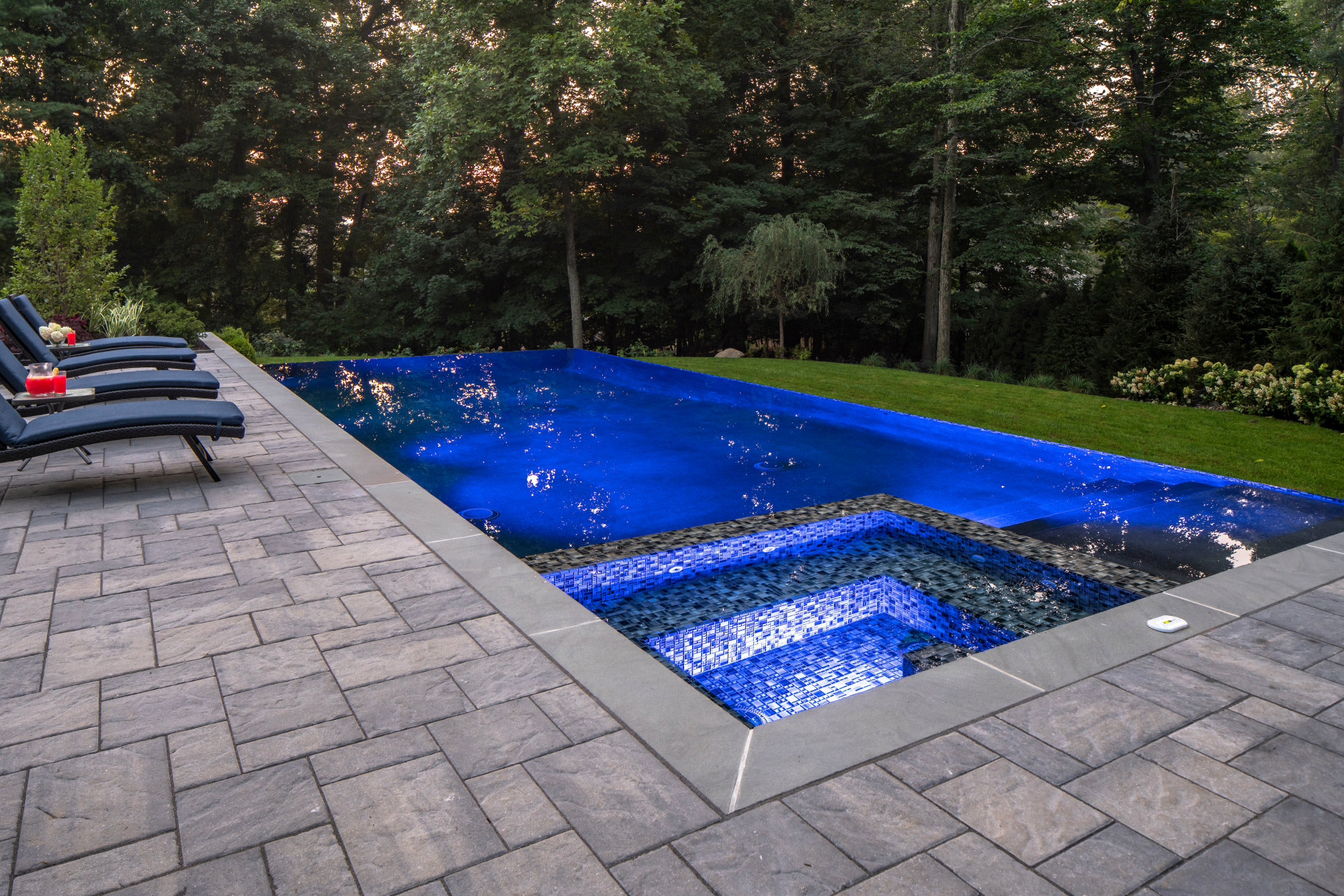 Gold:
Specialty Pools — 
Negative Edge
Thomas Flint Landscape Design & Development, Midland Park, N.J.