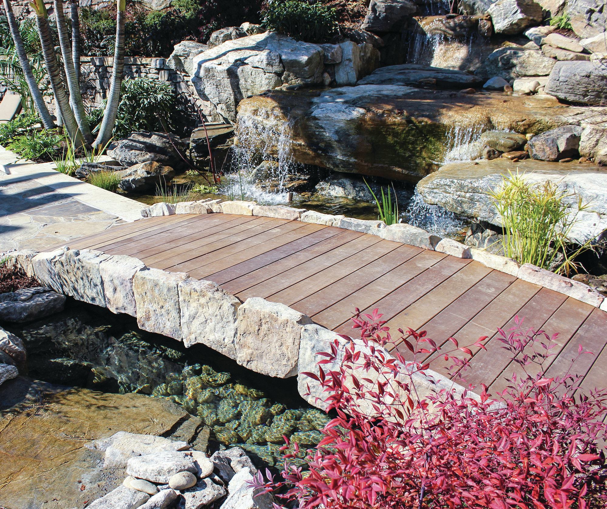 Point of connection: Dorsey designed an Ipe bridge to circulate traffic from one deck to another and connect the stream with the pool. He didn’t want handrails on the bridge to obstruct the view so, instead, he created an edge using the same stone that veneered the dwelling structures. The bridge also helps create the illusion that the stream flows into the pool. Underneath the bridge is a wall separating the two vessels. At that point, water from the stream is pumped back up to the originating pool. On the other side, inlets supply water to create the small drop into the pool.